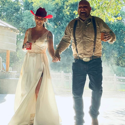 Who Give MudGear at a Wedding?
